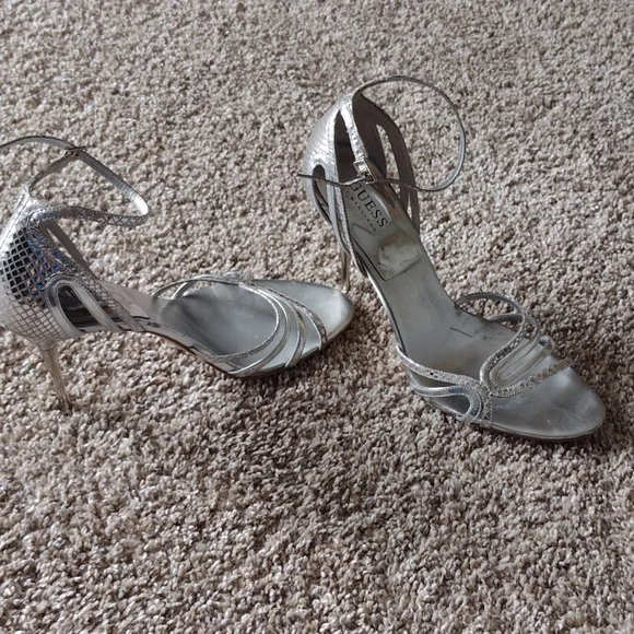 Guess hills - Picture 3 of 4